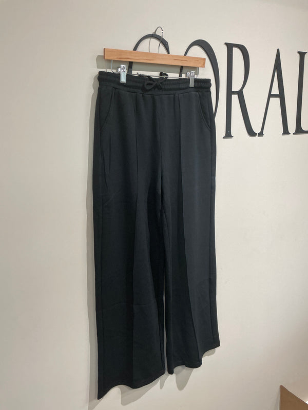 The Everyday Black Pant